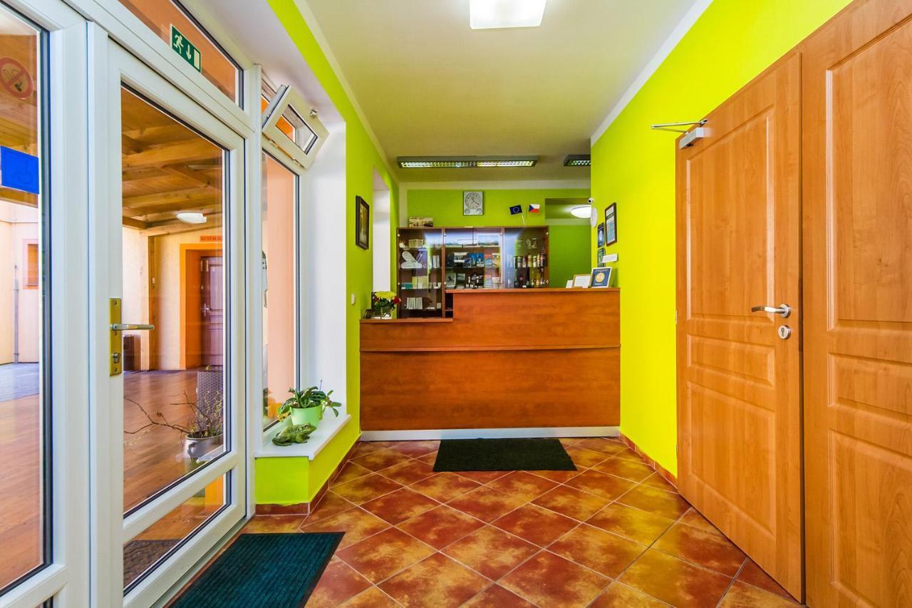 Hotel & Motorest V Udoli Zlateho Potoka Blsany Dış mekan fotoğraf