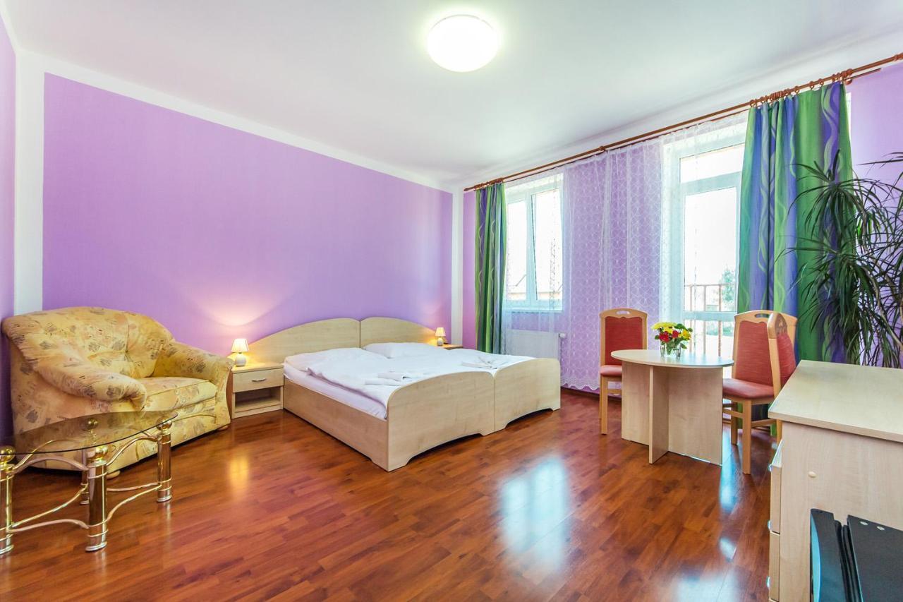 Hotel & Motorest V Udoli Zlateho Potoka Blsany Dış mekan fotoğraf