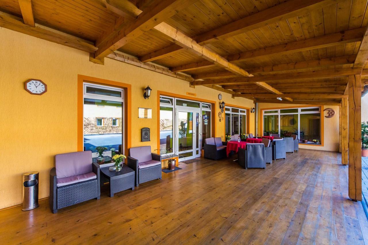 Hotel & Motorest V Udoli Zlateho Potoka Blsany Dış mekan fotoğraf