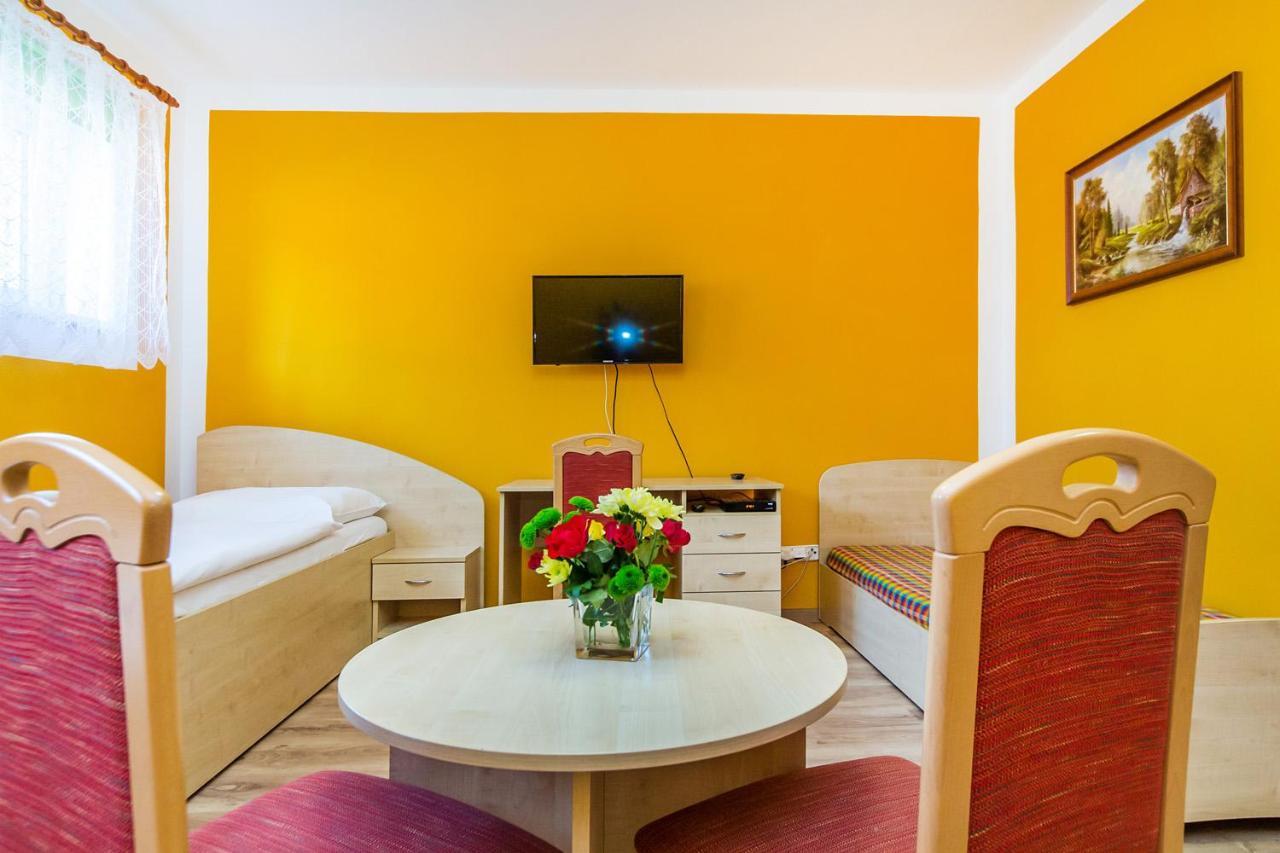 Hotel & Motorest V Udoli Zlateho Potoka Blsany Dış mekan fotoğraf