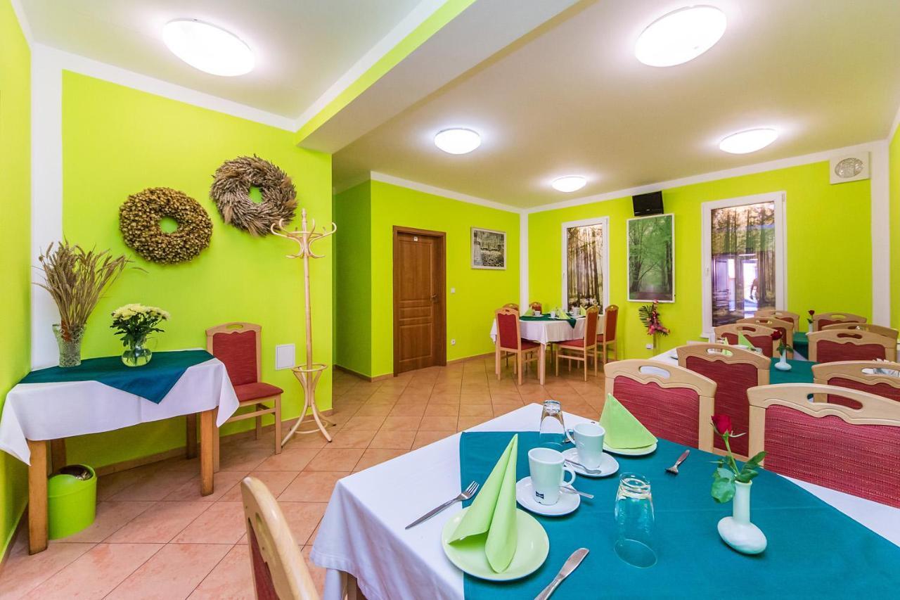Hotel & Motorest V Udoli Zlateho Potoka Blsany Dış mekan fotoğraf