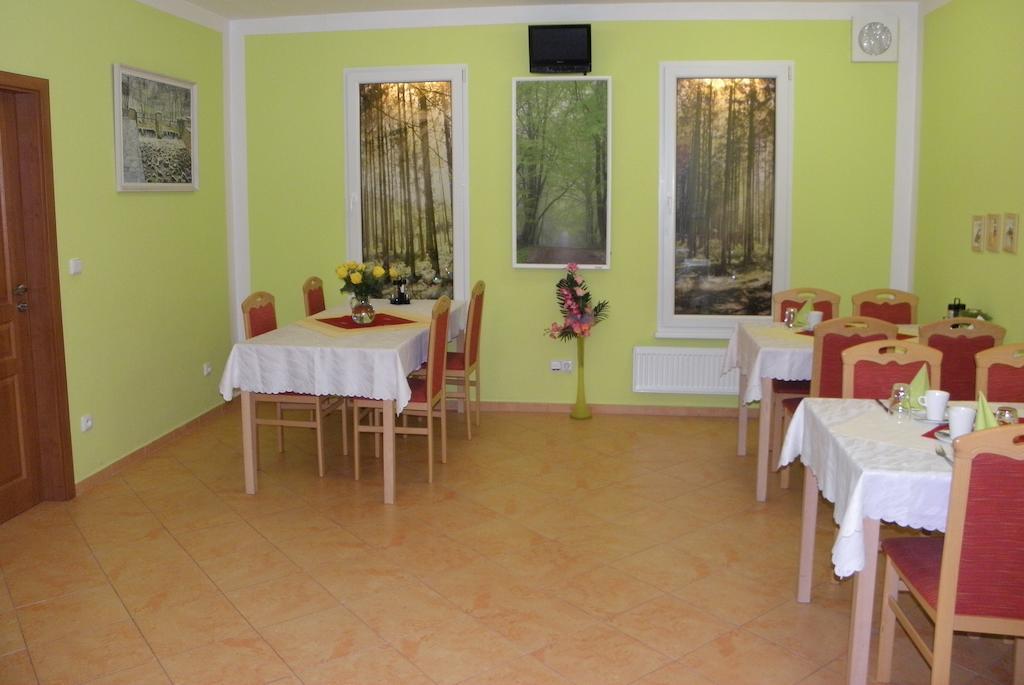 Hotel & Motorest V Udoli Zlateho Potoka Blsany Dış mekan fotoğraf