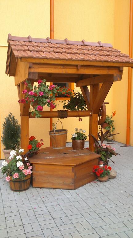 Hotel & Motorest V Udoli Zlateho Potoka Blsany Dış mekan fotoğraf