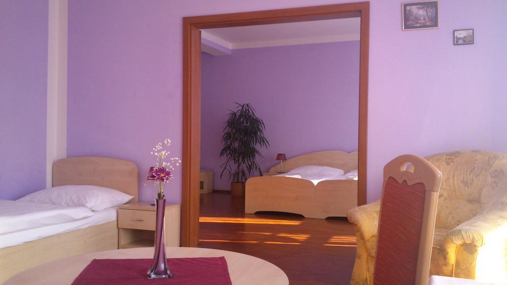 Hotel & Motorest V Udoli Zlateho Potoka Blsany Oda fotoğraf