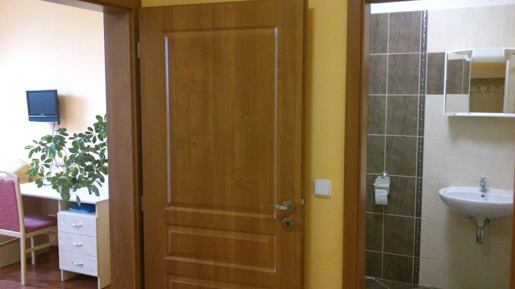 Hotel & Motorest V Udoli Zlateho Potoka Blsany Oda fotoğraf
