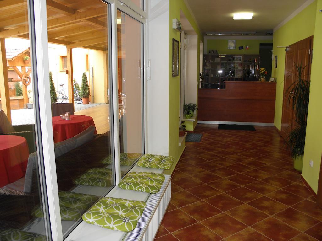 Hotel & Motorest V Udoli Zlateho Potoka Blsany Dış mekan fotoğraf