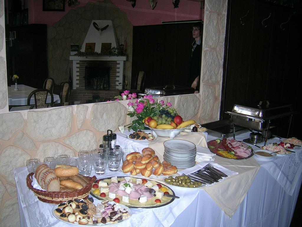 Hotel & Motorest V Udoli Zlateho Potoka Blsany Dış mekan fotoğraf