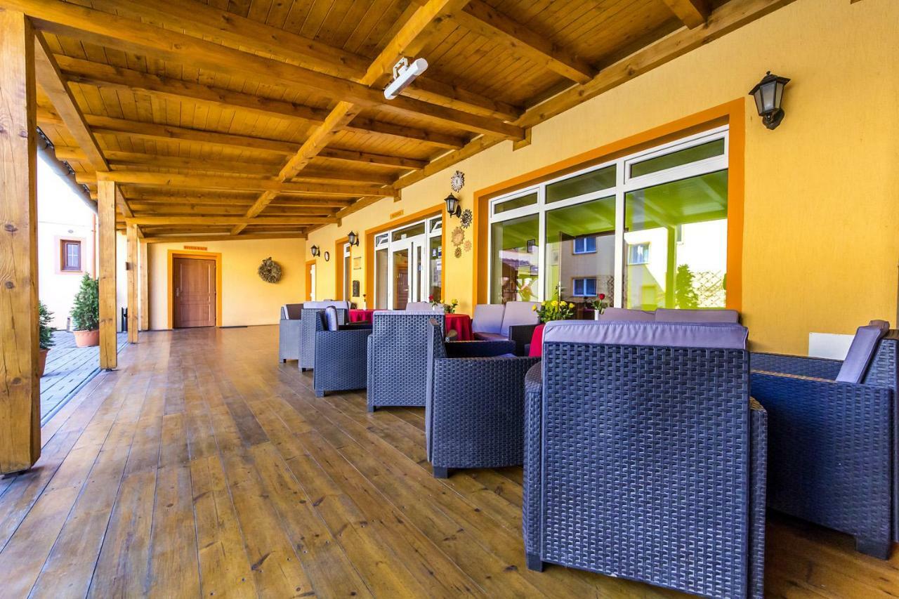 Hotel & Motorest V Udoli Zlateho Potoka Blsany Dış mekan fotoğraf