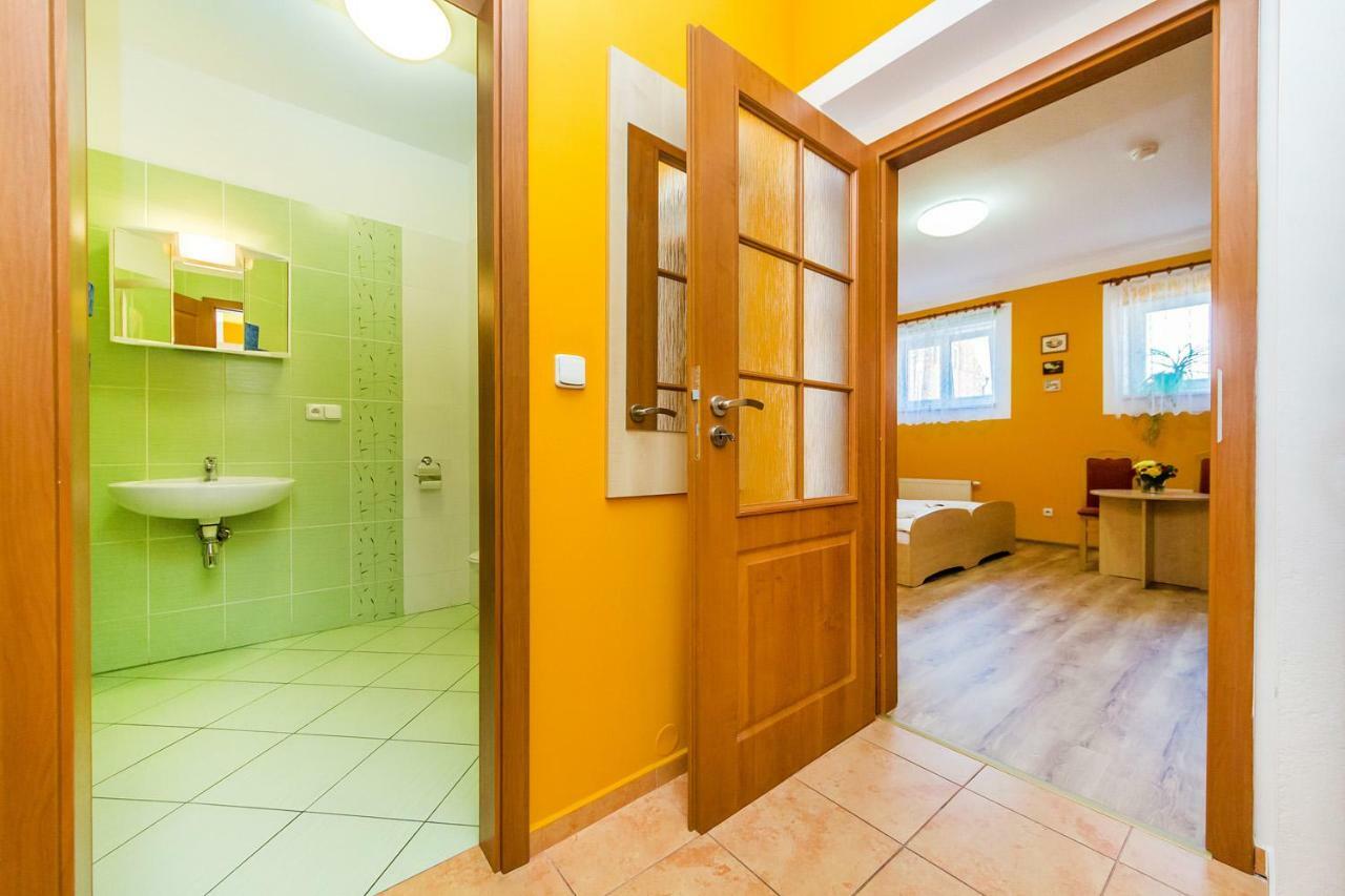 Hotel & Motorest V Udoli Zlateho Potoka Blsany Dış mekan fotoğraf