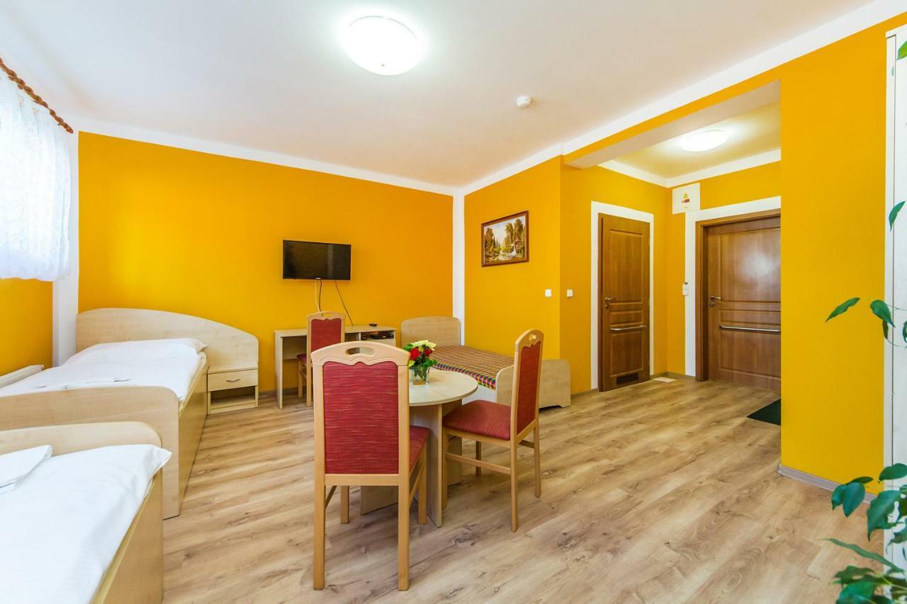 Hotel & Motorest V Udoli Zlateho Potoka Blsany Dış mekan fotoğraf